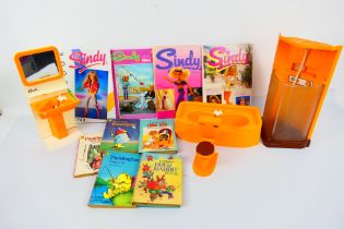 Pedigree - Sindy - An unboxed vintage Sindy doll bathroom set with a small group of Sindy annuals