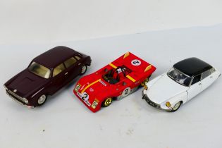Solido - Hong Kong Plastic - 3 x unboxed cars in 1:18 scale, Citroen DS19,