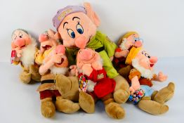 Disney Store - An unboxed gathering of Disney Store Exclusive Seven Dwarves including a large