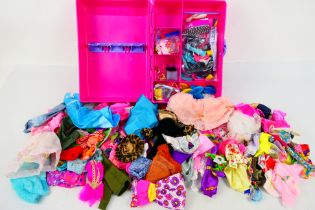 Mattel - Barbie - An unboxed Barbie Doll fashion Doll Trunk,