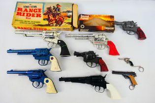 Crescent - Lone Star - A collection of vintage cap guns including a boxed Range Rider MkII,