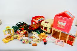 Sylvanian Families - A collection of unboxed Sylvanian Families toys.