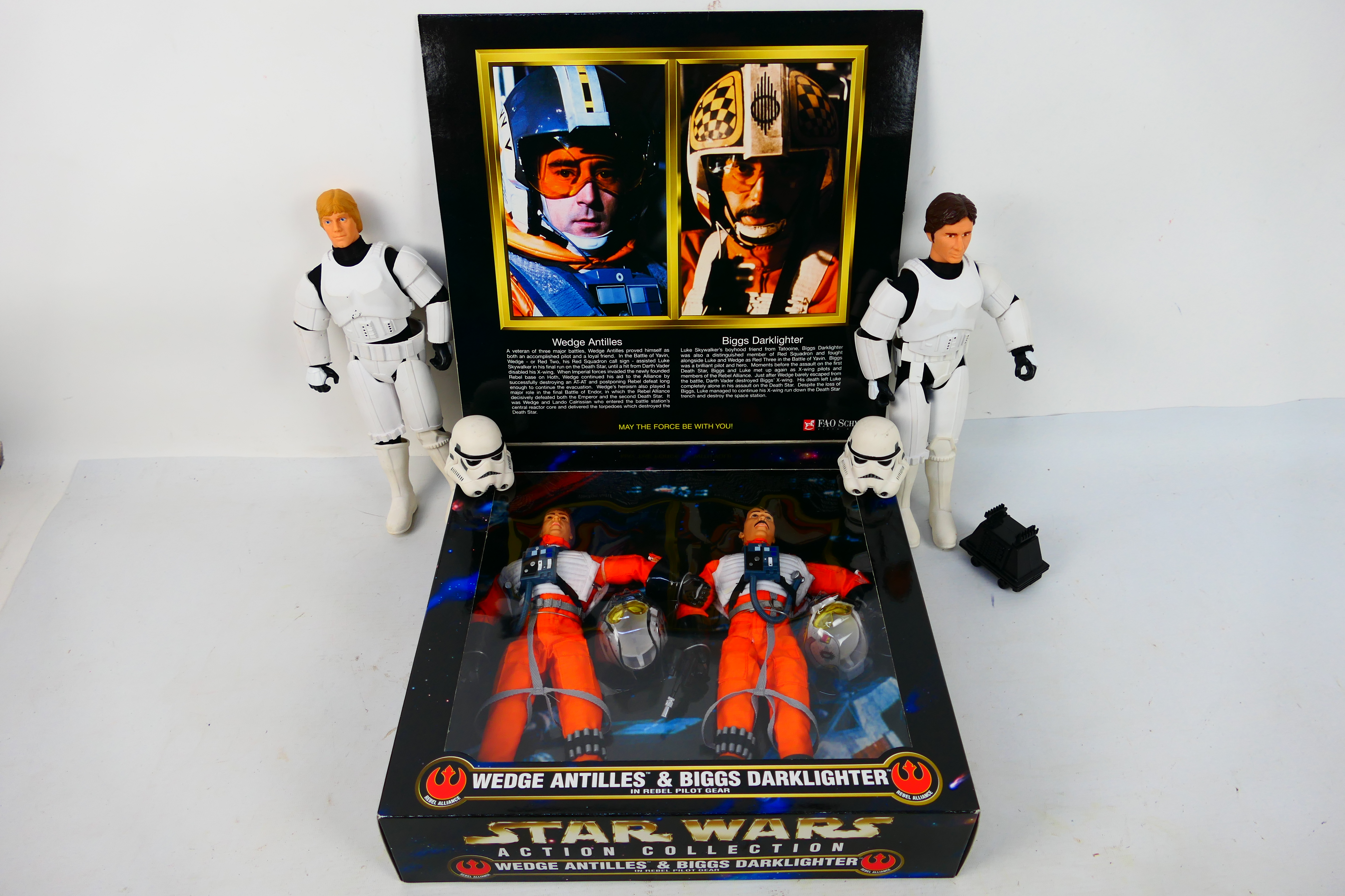 Kenner - Hasbro A group of boxed and unboxed 12" Star Wars action figures.