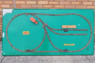 Hornby Dublo - A table top Hornby Dublo 3-rail layout in oval format.