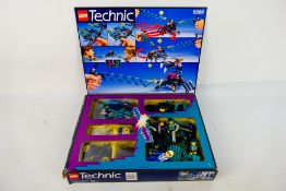 Lego - Technic - Blue Flash Versus The Arachnophob.