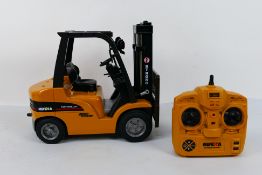 A Huina Remote Control Fork Lift Truck 2