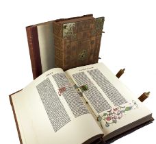 FACSIMILE EDITIONS -- GUTENBERG-BIBEL. Johannes Gutenbergs zweiundvierzigzeilige Bibel. Nach dem Per