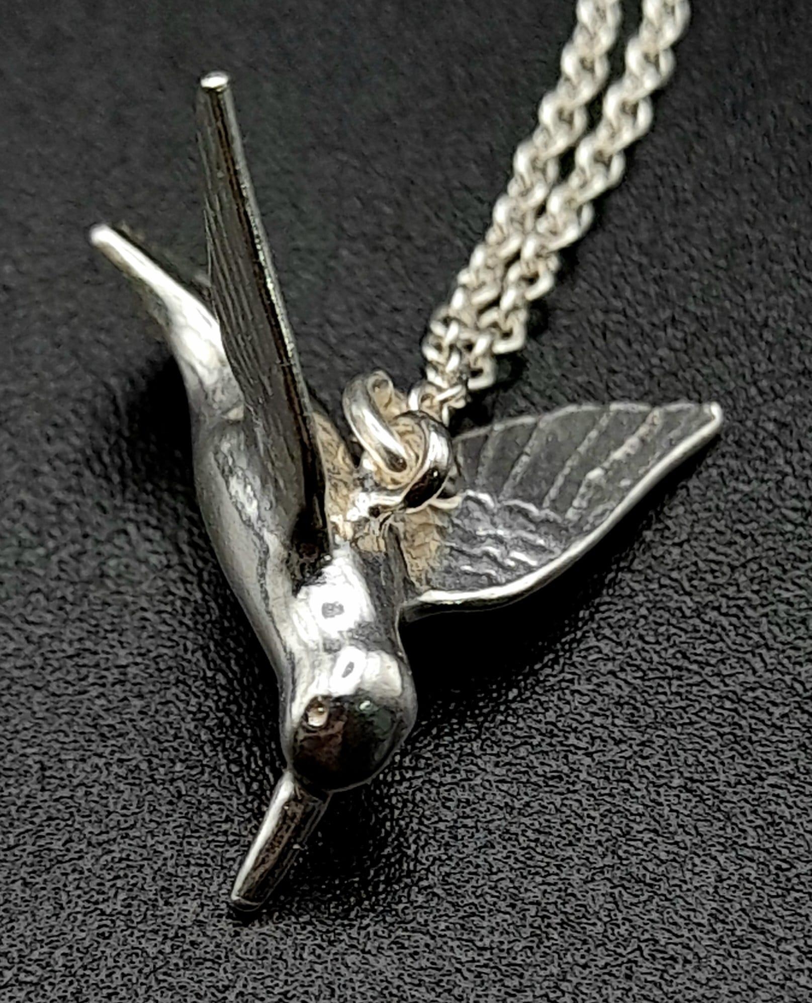 ALEX MONROE STERLING SILVER SWALLOW PENDANT & CHAIN AS NEW WEIGHS 3.47G - Image 4 of 7