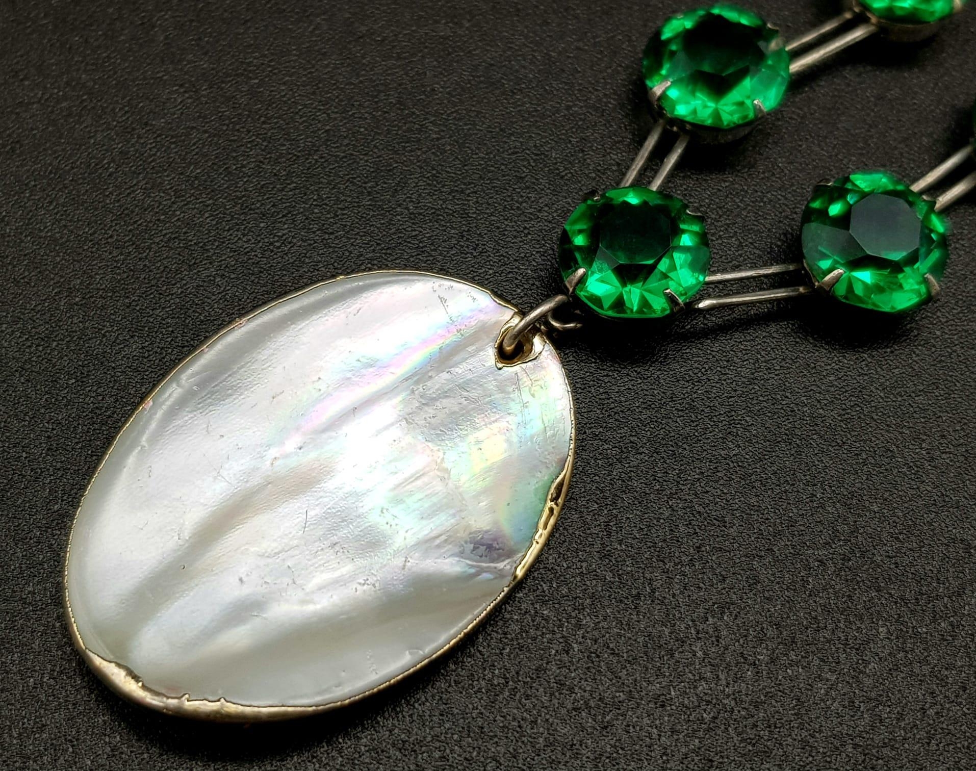 A MALACHITE AND MOTHER OF PEARL NECKLACE SET IN SILVER . 8.8gms 40cms - Image 5 of 5