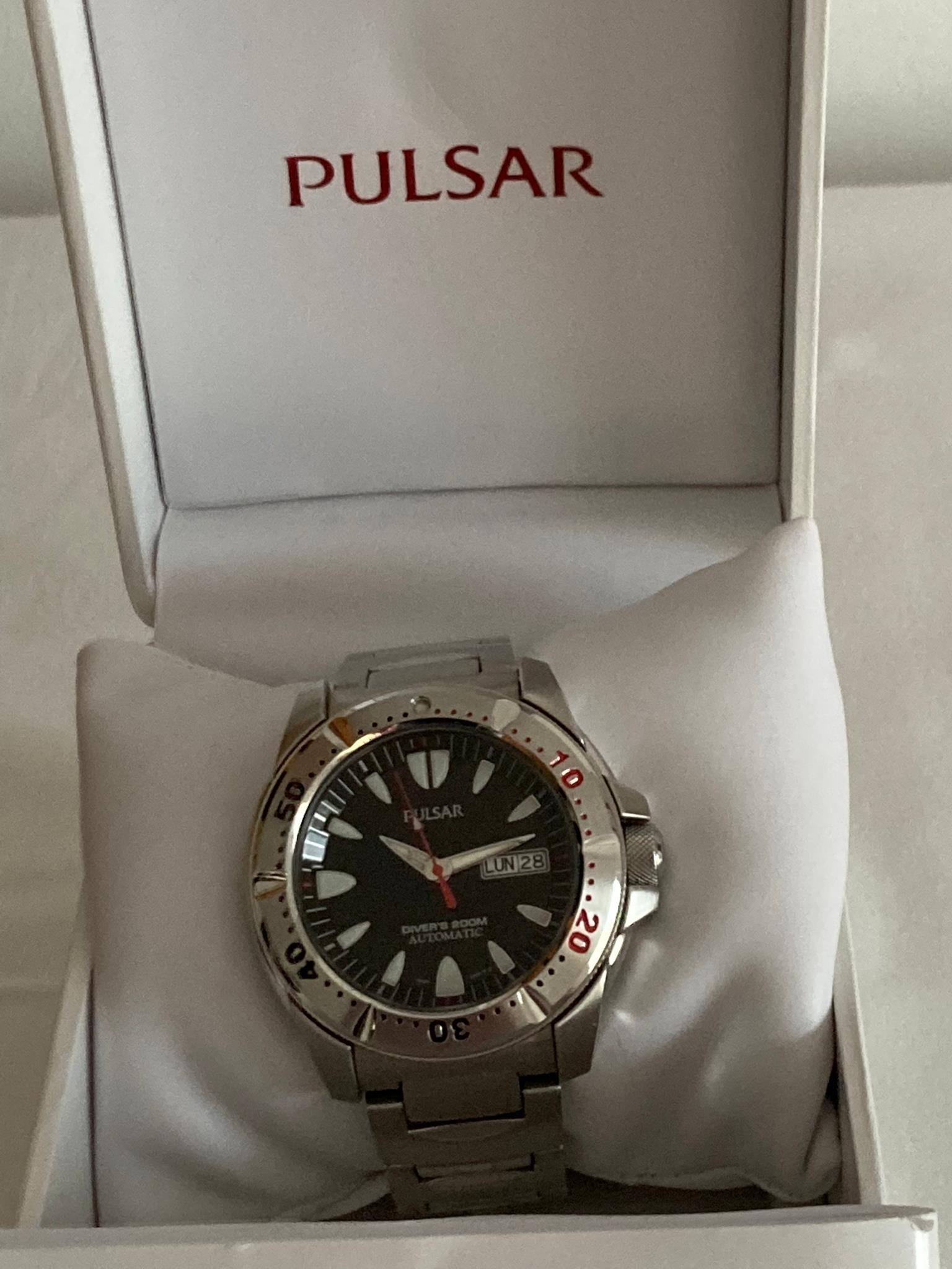 Rare 7S26-X003 PULSAR AUTOMATIC DIVERS WATCH. Day/Date, Black face model. Luminous digits and hands. - Image 2 of 3