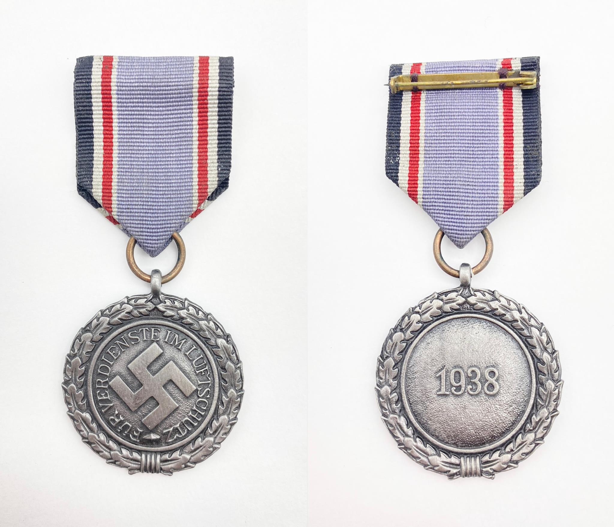 WW2 German Air Raid Defence (Luftshutz) Medal. A 2nd Class (4 years in service) example with a