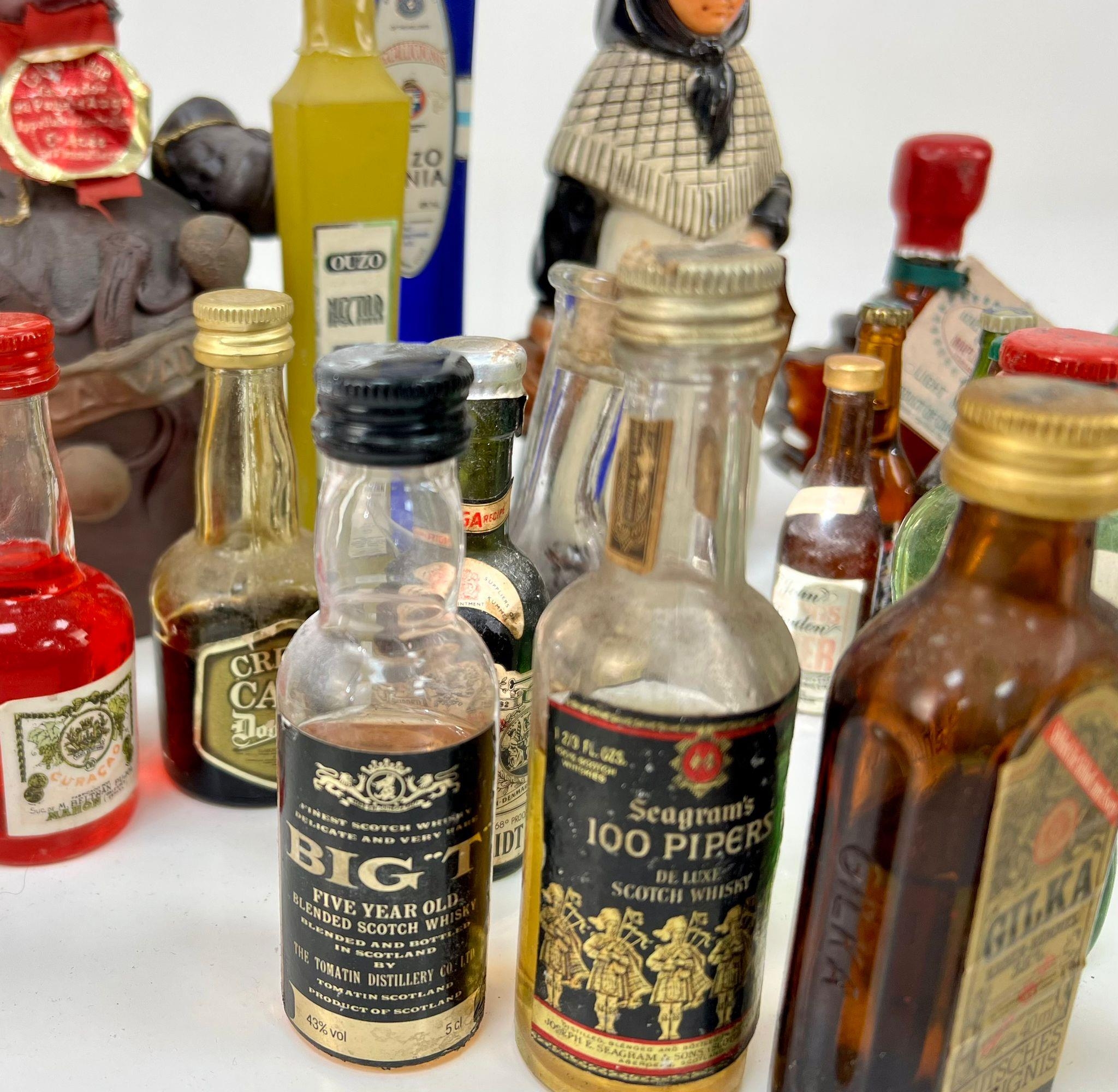 A Potpourri selection of rare and eclectic miniatures. See photos for more information. - Image 6 of 6