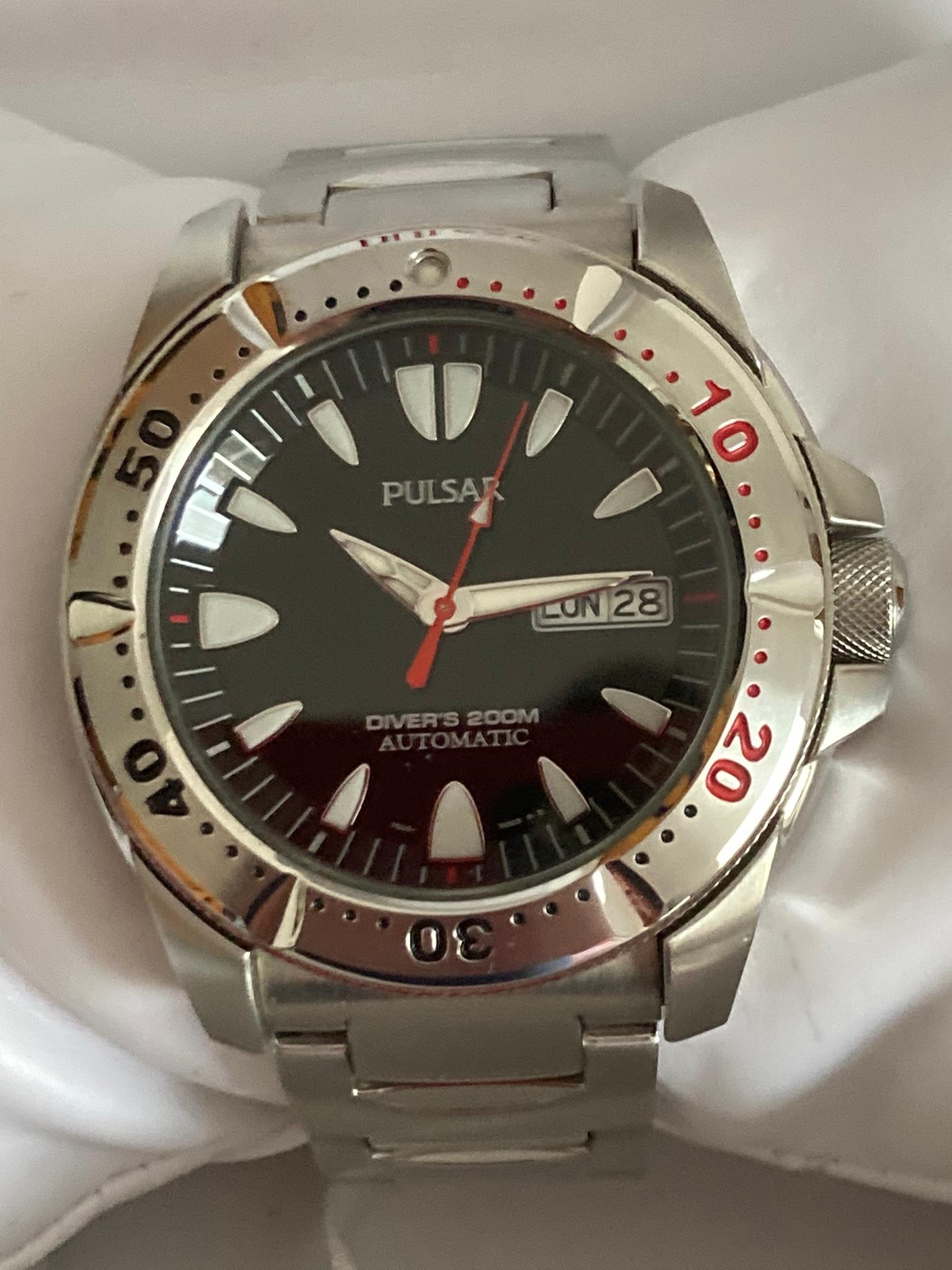 Rare 7S26-X003 PULSAR AUTOMATIC DIVERS WATCH. Day/Date, Black face model. Luminous digits and hands. - Image 3 of 3