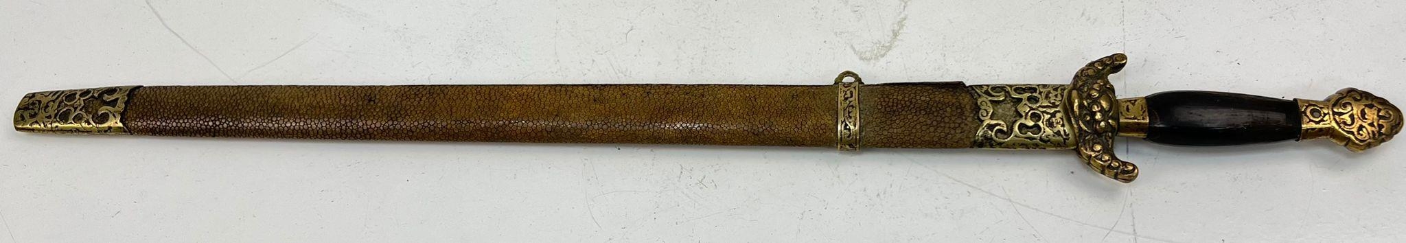 An Antique Short-Sword Possibly of Indian Origin. Snakeskin and brass scabbard. Decorated blade. - Image 2 of 5