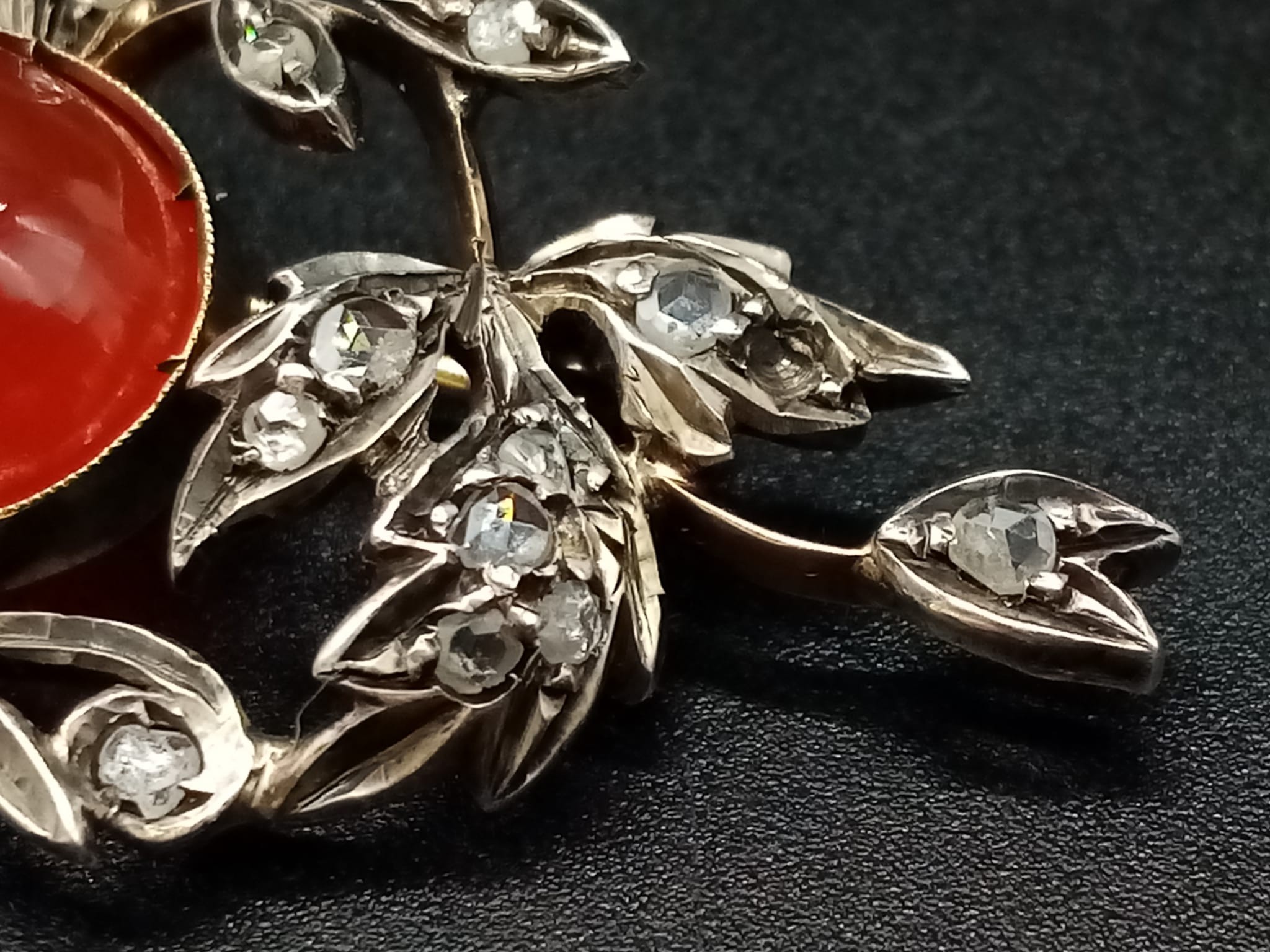 An Antique Victorian 15K Yellow Gold Rose Cut Diamond Carnelian Brooch. Large central cut - Image 10 of 14