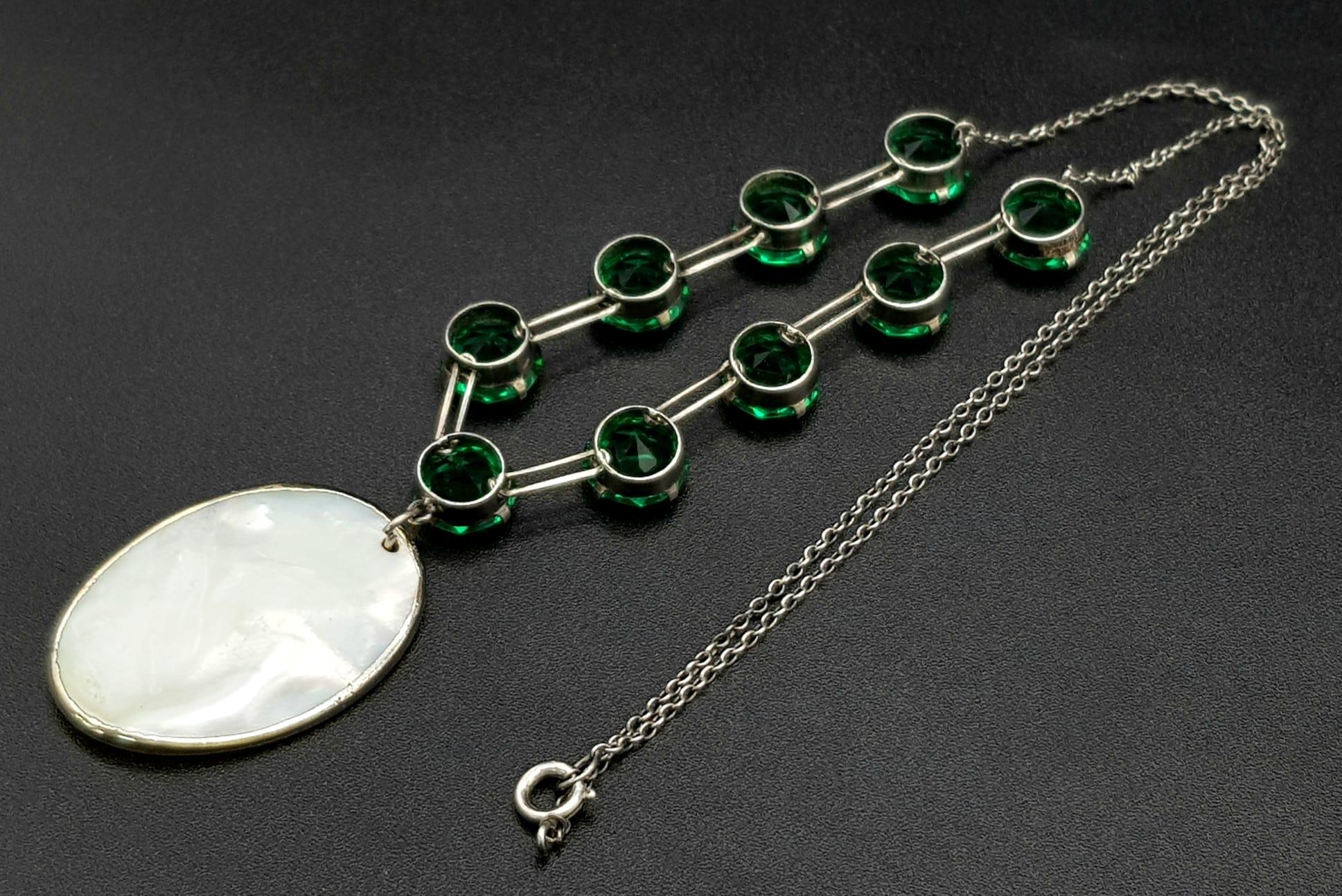 A MALACHITE AND MOTHER OF PEARL NECKLACE SET IN SILVER . 8.8gms 40cms - Image 3 of 5