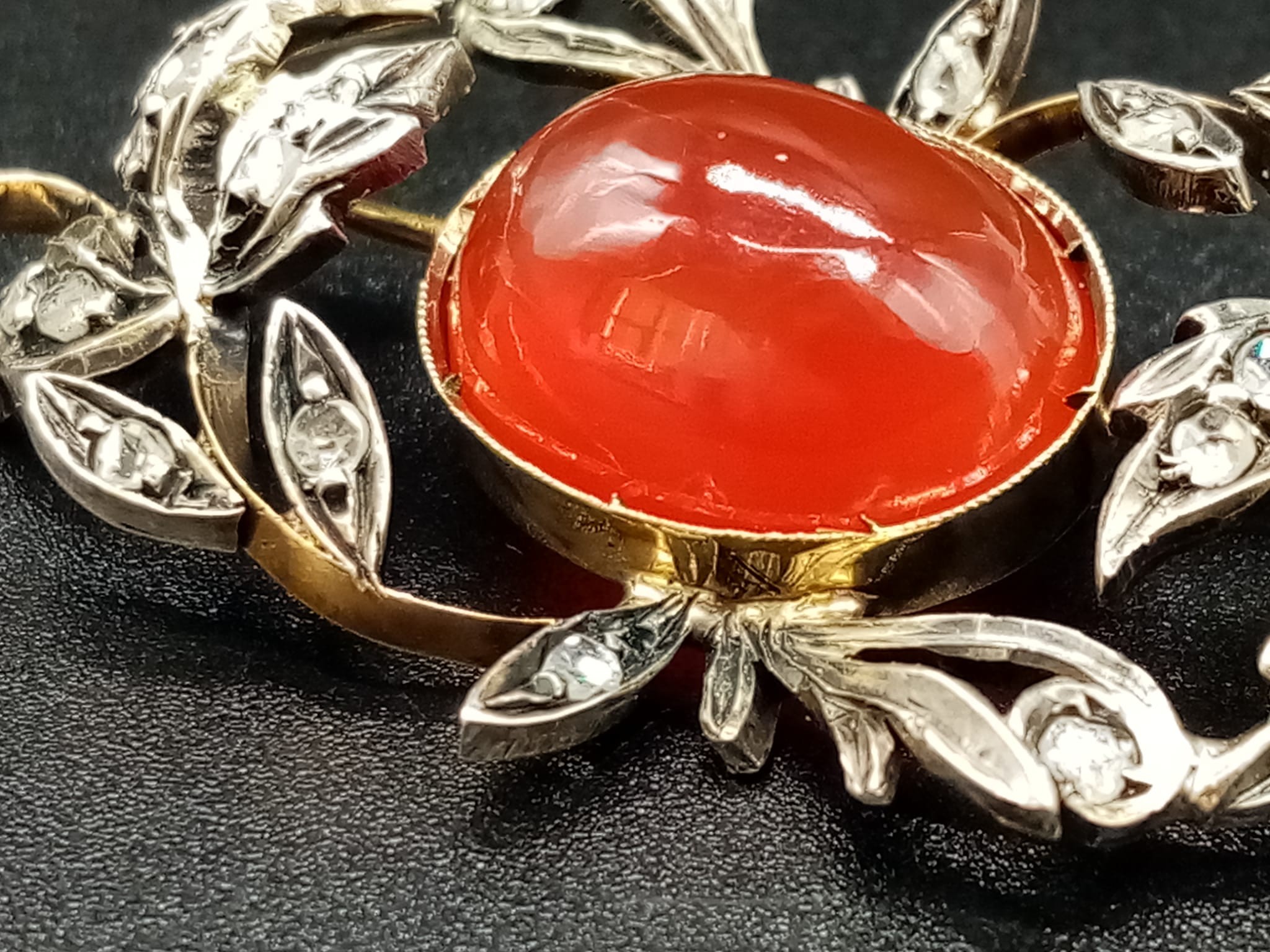 An Antique Victorian 15K Yellow Gold Rose Cut Diamond Carnelian Brooch. Large central cut - Image 14 of 14