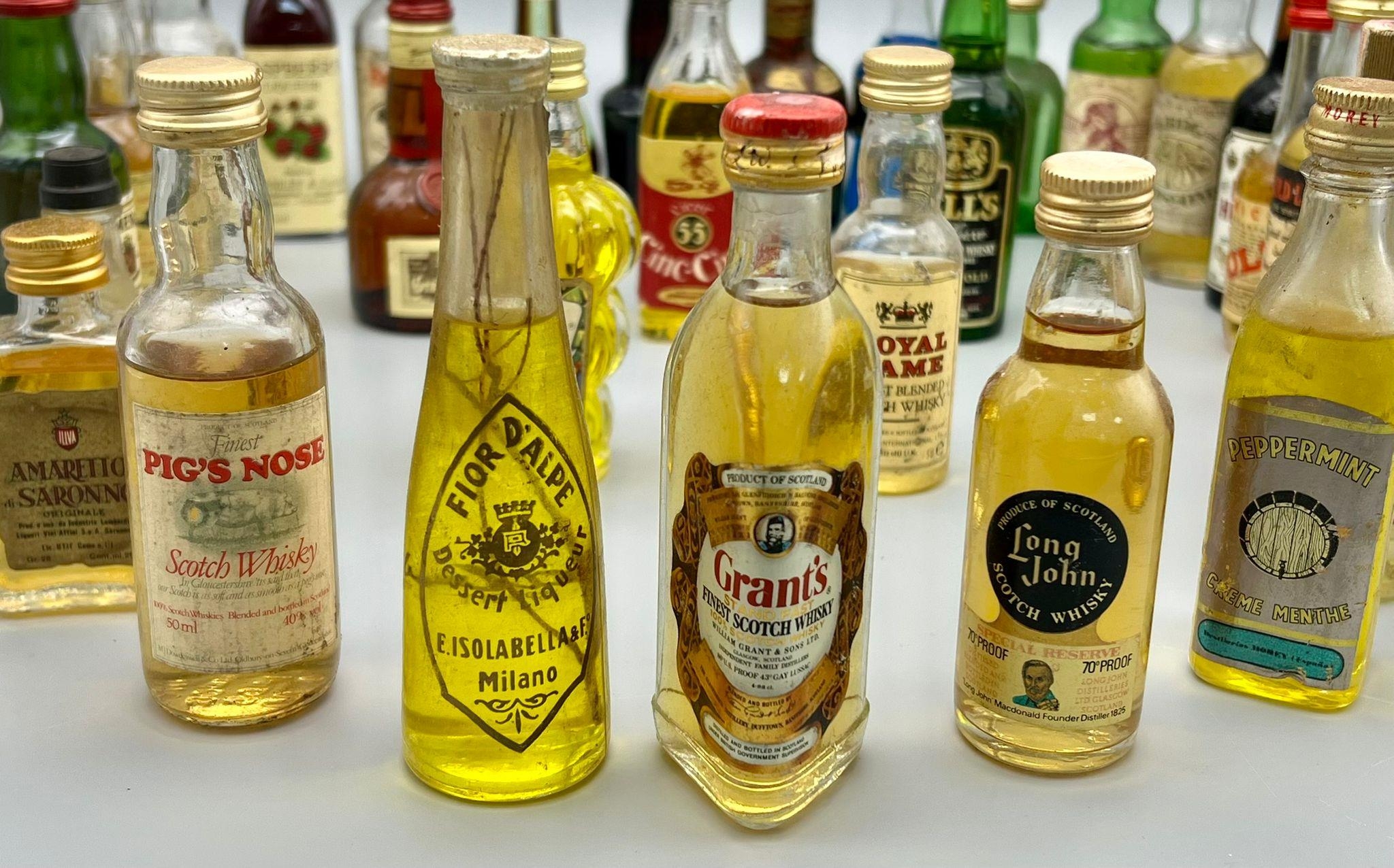 A selection of 30 assorted of miniature bottles of booze. See pictures for more info. - Image 3 of 5