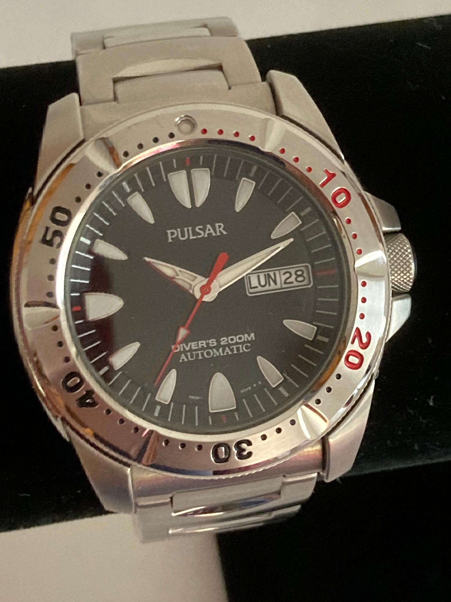 Rare 7S26-X003 PULSAR AUTOMATIC DIVERS WATCH. Day/Date, Black face model. Luminous digits and hands.