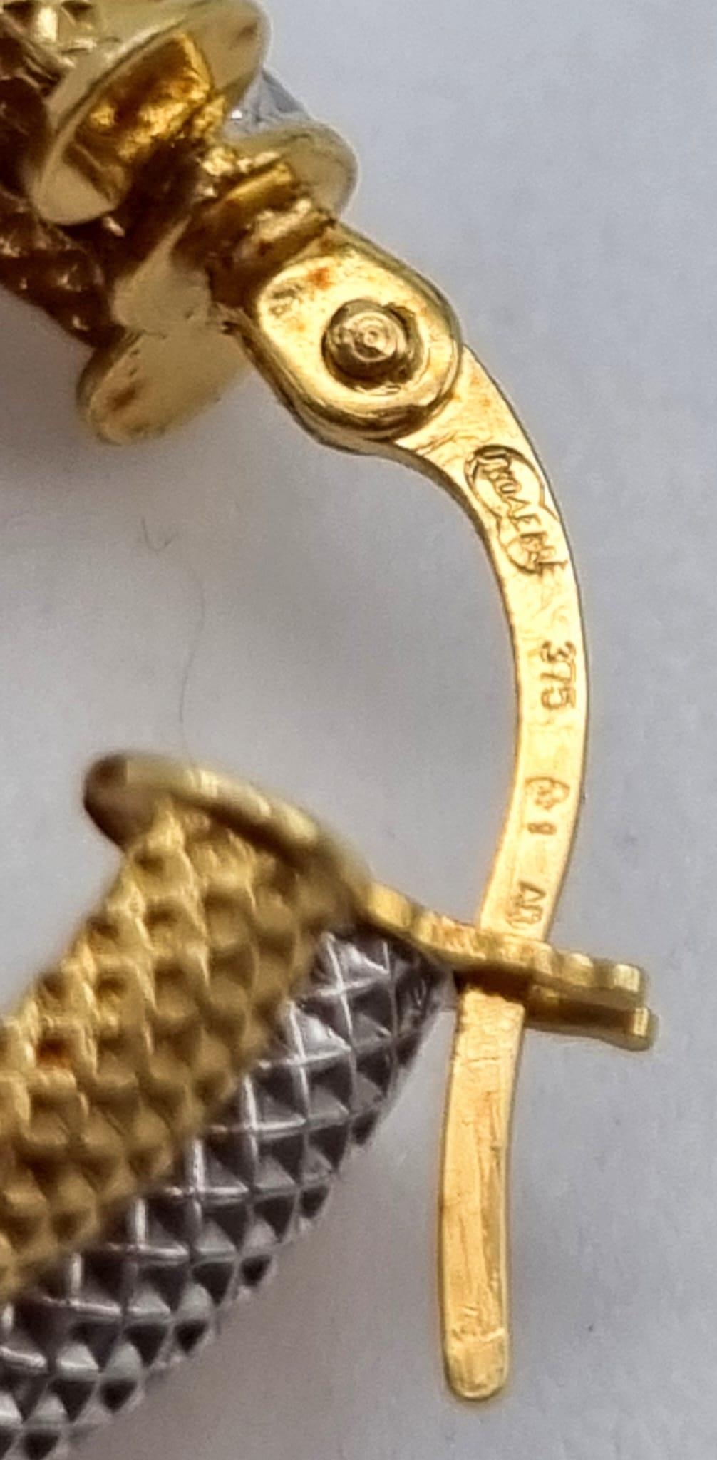 9k 3 colour gold triple row mesh detail hoop earrings 2.3g - Image 4 of 4