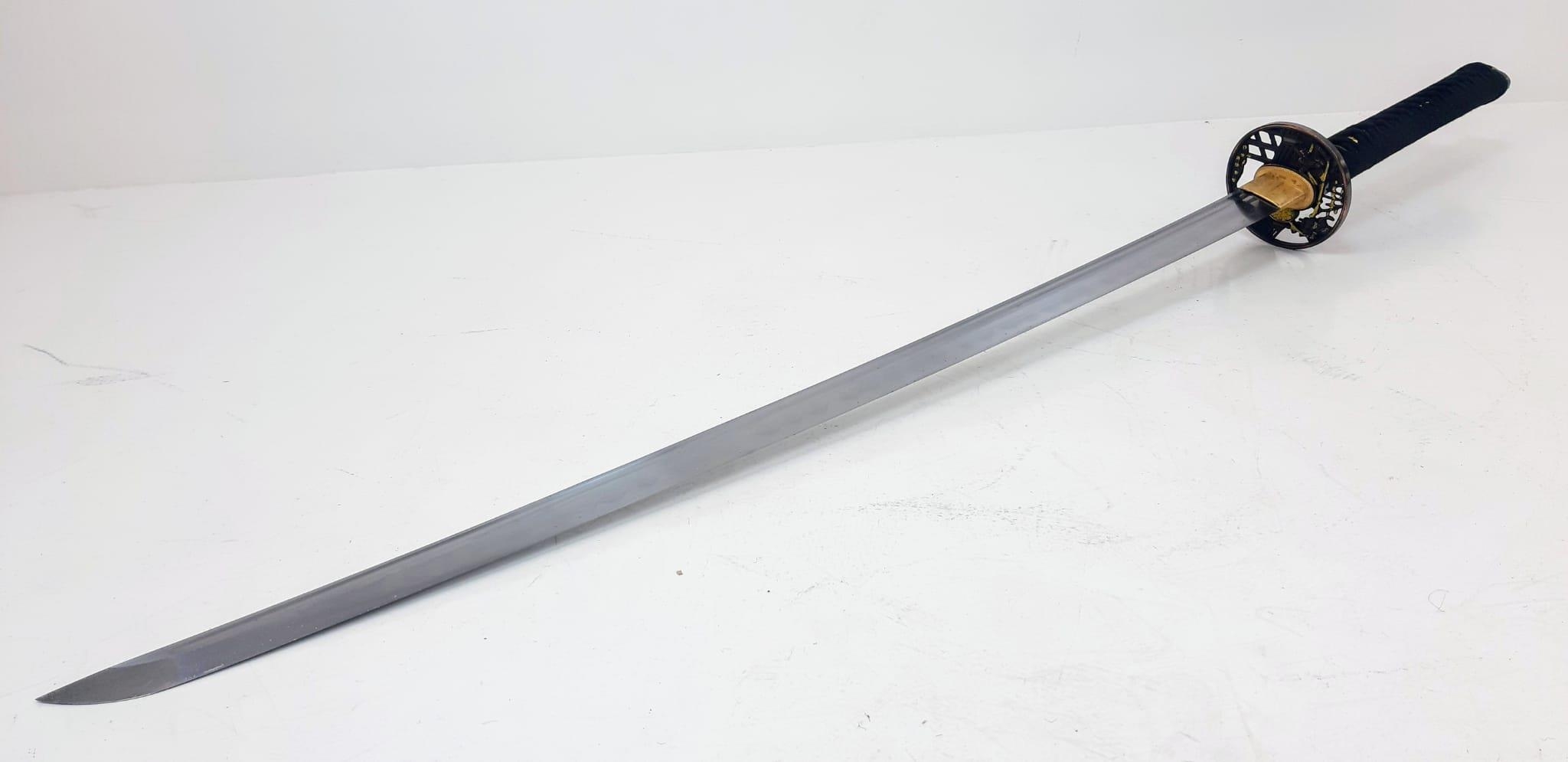 An Excellent Condition Japanese Hand Forged Katana. 106cm Length, Detailed Zinc Alloy Tsuba, Black - Image 2 of 7