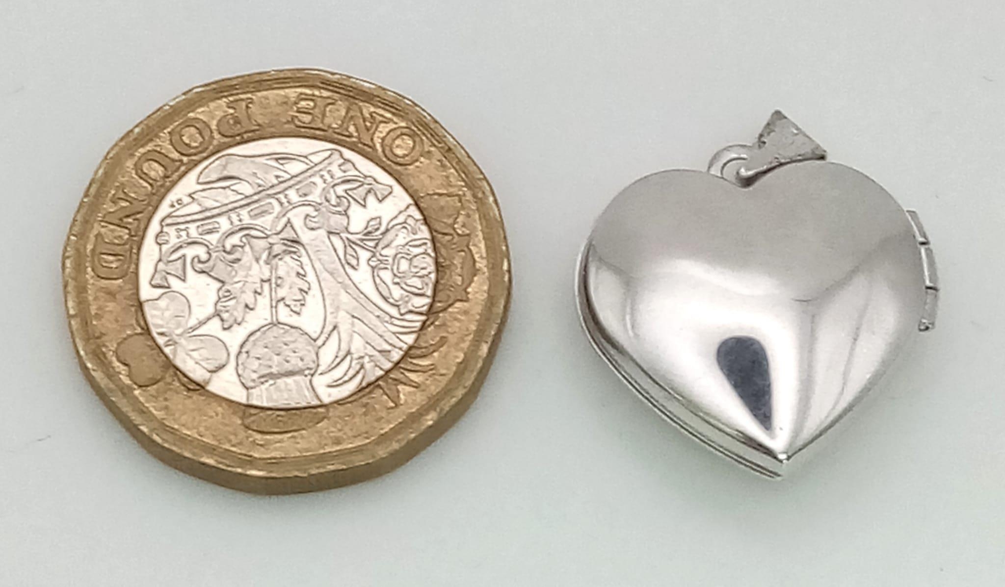 9k white gold stone set heart locket pendant weighs 1.51g - Image 3 of 4