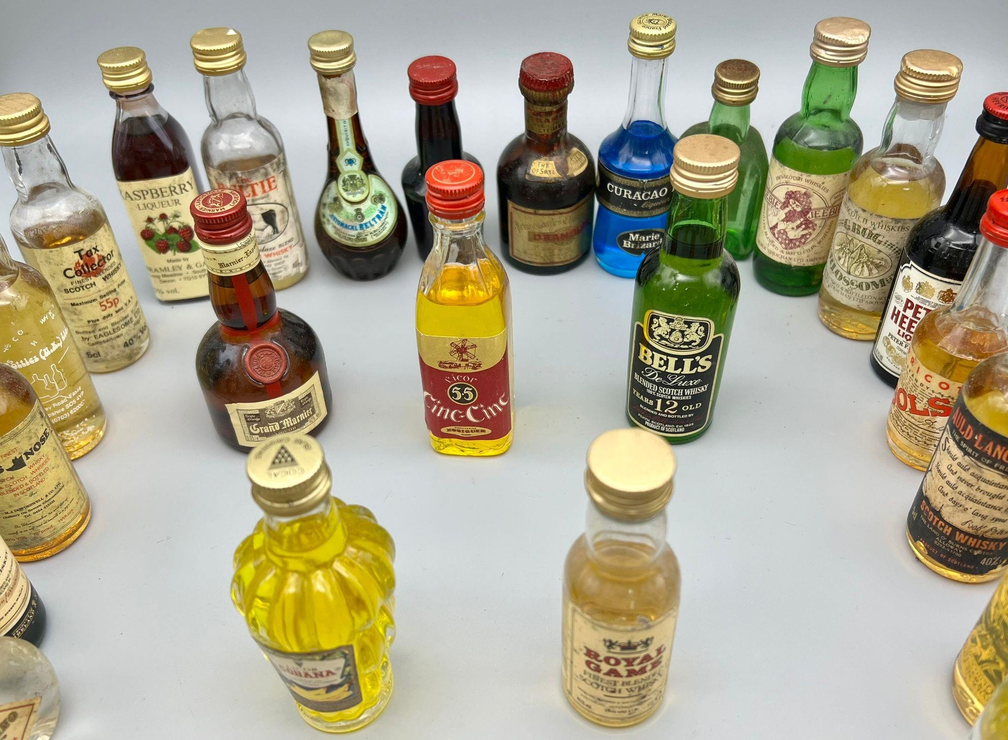 A selection of 30 assorted of miniature bottles of booze. See pictures for more info. - Image 2 of 5