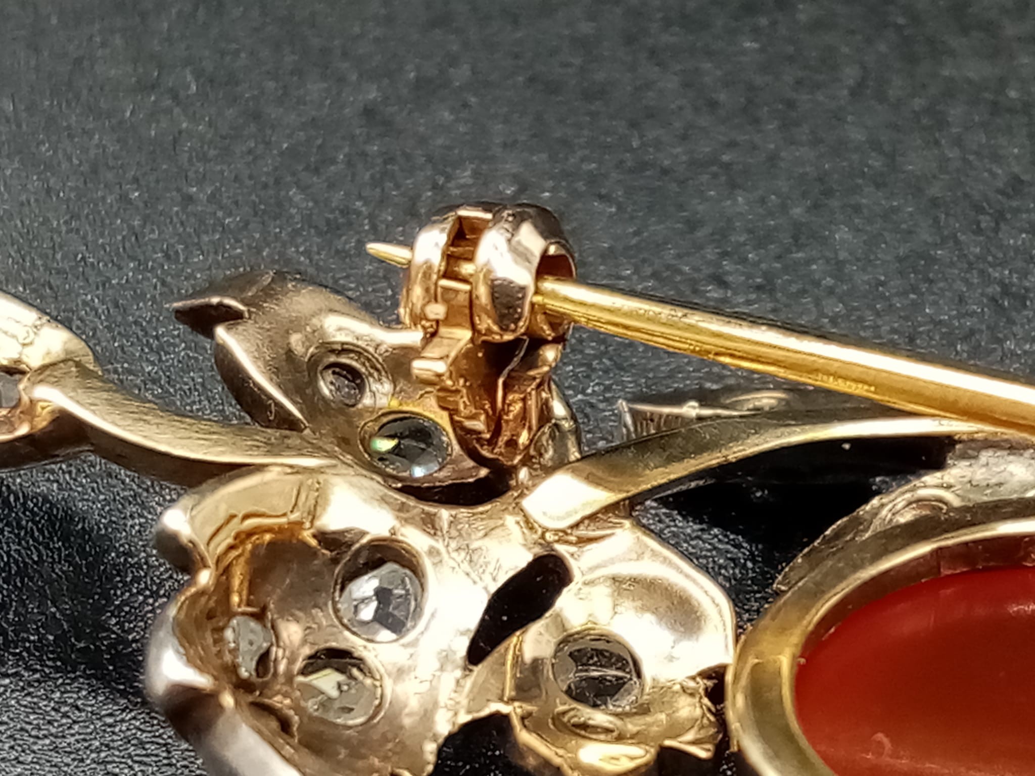 An Antique Victorian 15K Yellow Gold Rose Cut Diamond Carnelian Brooch. Large central cut - Image 3 of 14