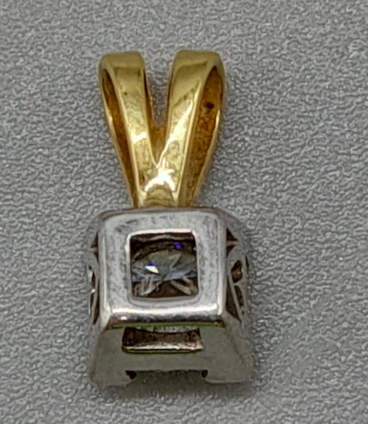 An 18K Gold and Platinum Diamond Pendant. 0.5ct. 1.09g total weight/ - Image 2 of 2