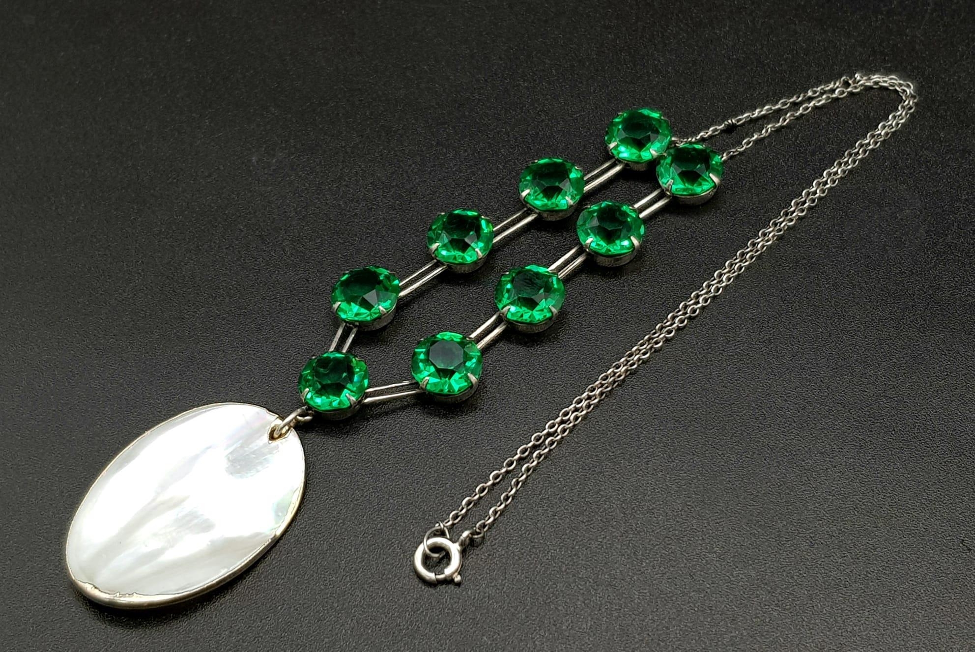 A MALACHITE AND MOTHER OF PEARL NECKLACE SET IN SILVER . 8.8gms 40cms - Image 2 of 5