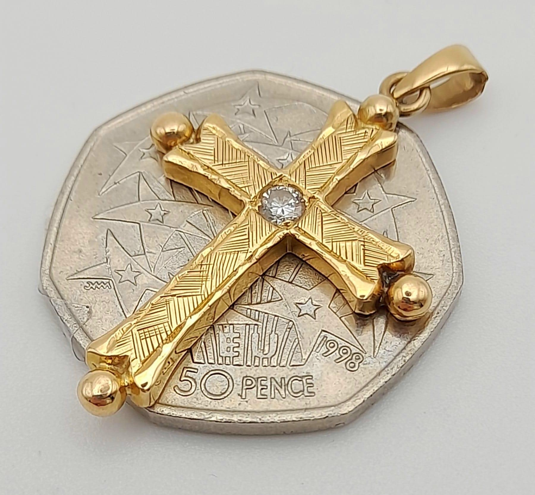 18k Yellow Gold Diamond Set Cross. 0.08ct Diamond. Weighs 5.7g - Image 4 of 4