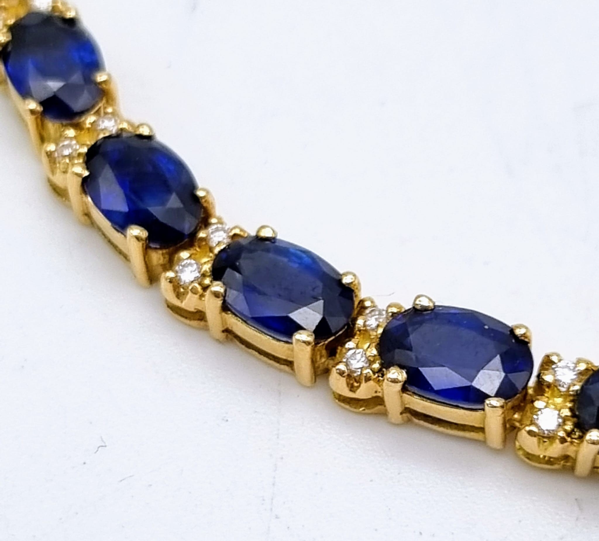 An 18K yellow gold necklace with wonderful oval cut royal blue sapphires and diamonds. Length: 36 - Image 7 of 10