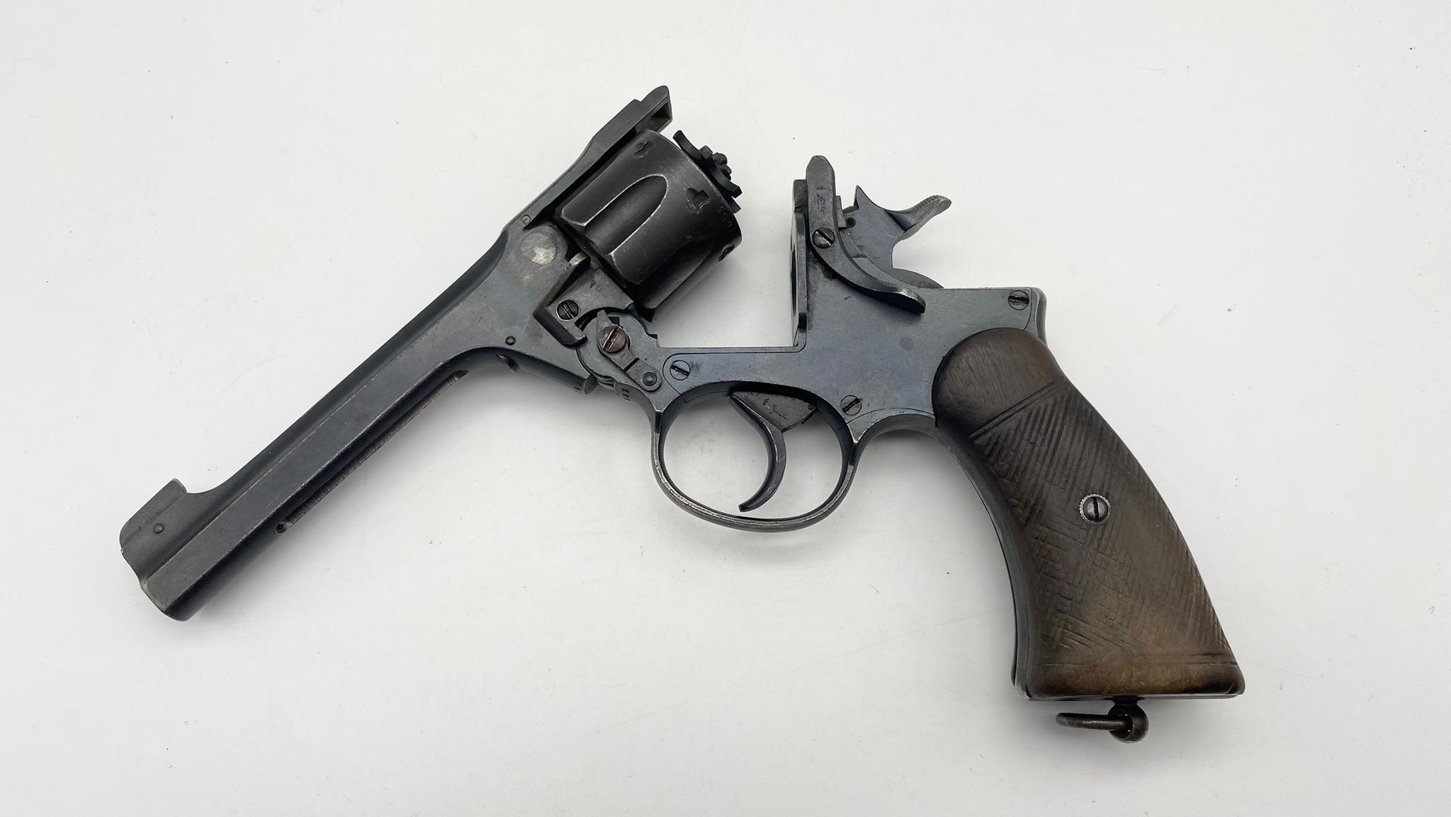 A Deactivated 1933 Enfield No2, Mark 1 Service Revolver Pistol. 38 calibre. RAF and makers marks - Image 4 of 6