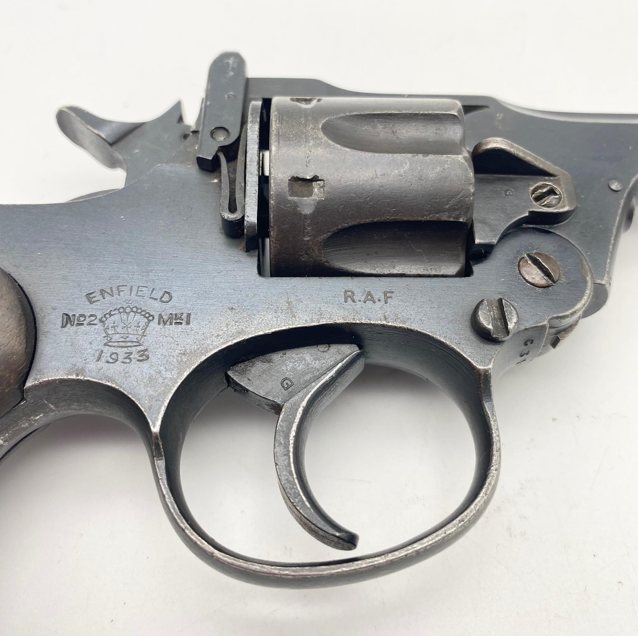 A Deactivated 1933 Enfield No2, Mark 1 Service Revolver Pistol. 38 calibre. RAF and makers marks - Image 2 of 6