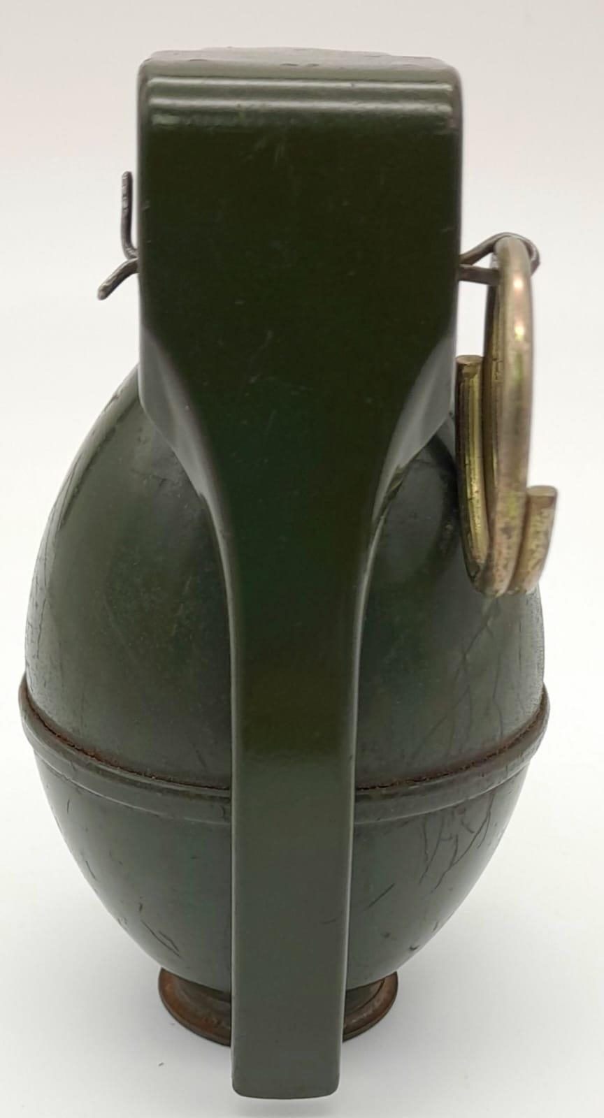 INERT Vietnam War Era US M26 hand grenade. The grenade with a smooth casing and a single rib along - Image 3 of 4