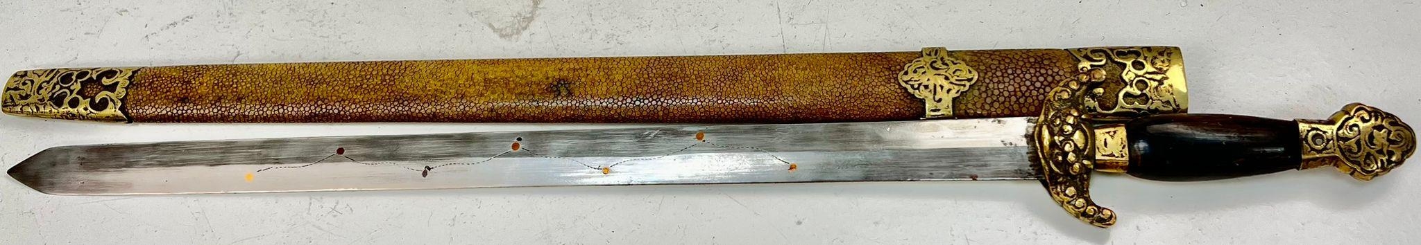 An Antique Short-Sword Possibly of Indian Origin. Snakeskin and brass scabbard. Decorated blade. - Image 4 of 5