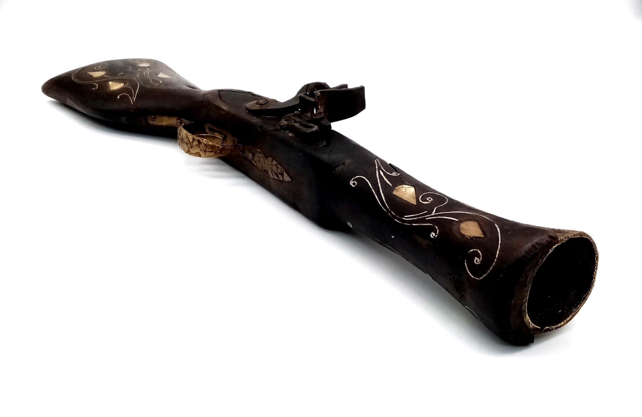 A Vintage Decorative Wood and Metal Eastern Blunderbuss Flintlock with Inlaid Mother of Pearl. - Image 4 of 4