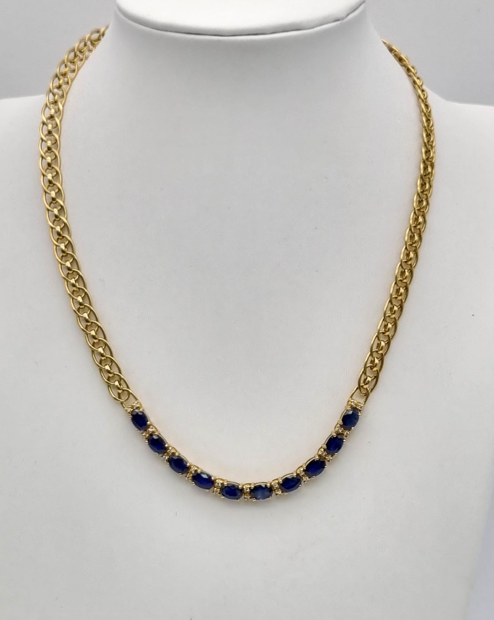 An 18K yellow gold necklace with wonderful oval cut royal blue sapphires and diamonds. Length: 36 - Image 2 of 10