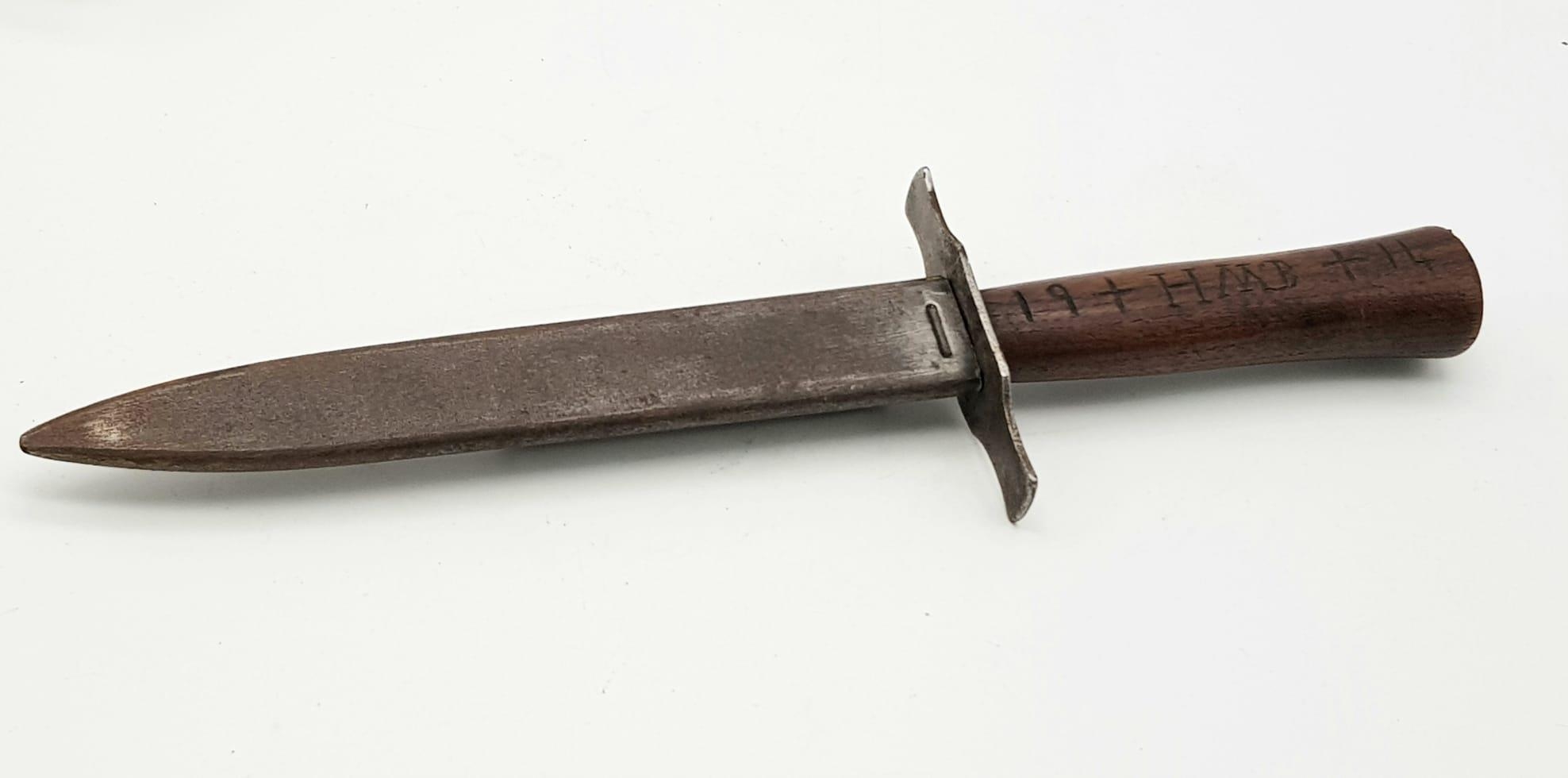 WW2 German Luftwaffe Pilots Boot Knife/Dagger. Wooden grip with tang secured by pins/rivets and a - Image 5 of 5