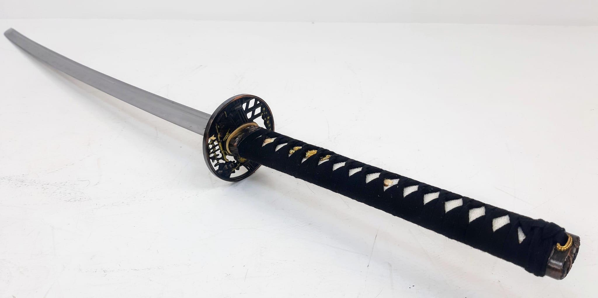 An Excellent Condition Japanese Hand Forged Katana. 106cm Length, Detailed Zinc Alloy Tsuba, Black - Image 3 of 7