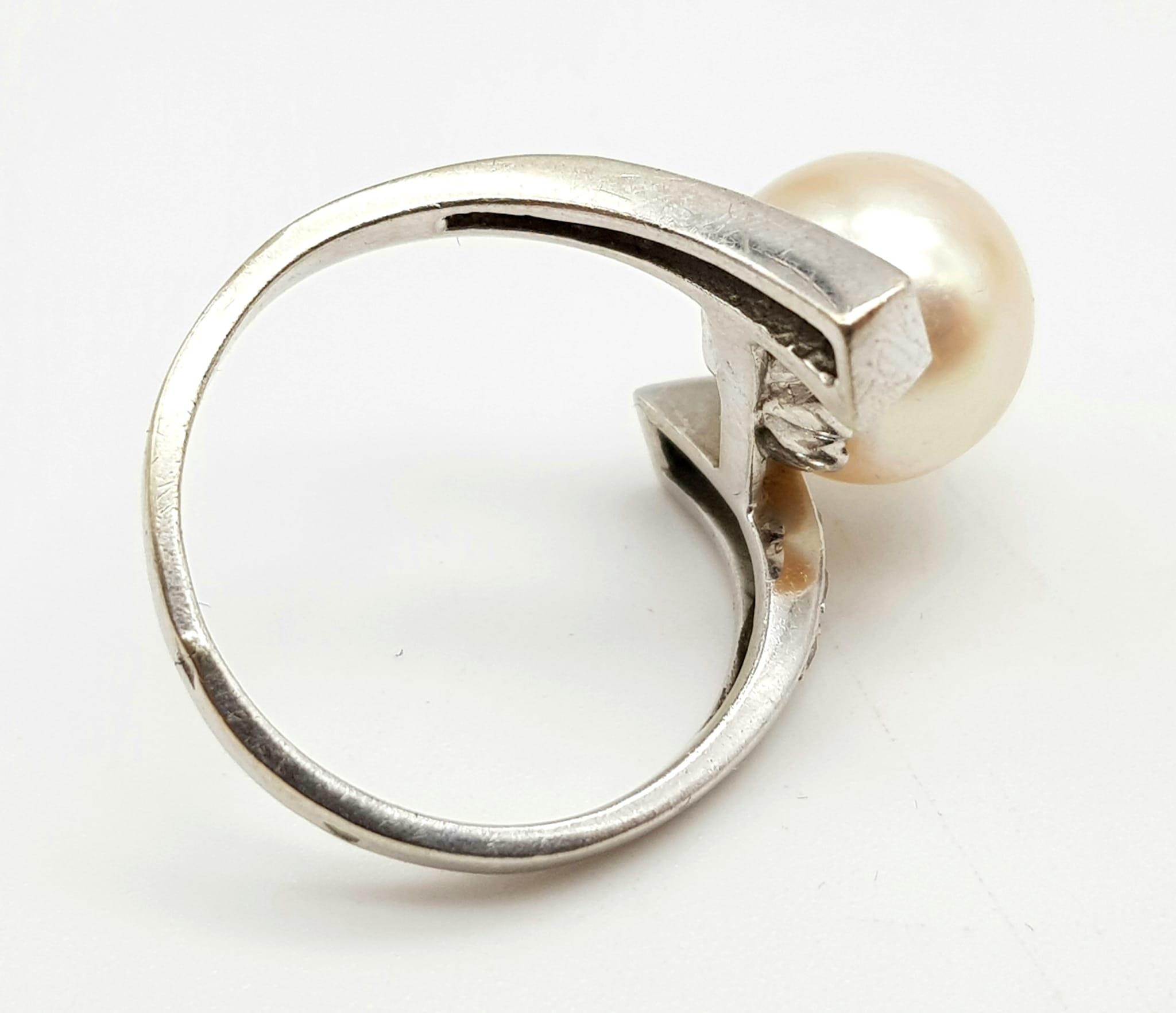 An 18K White Gold Diamond and Natural Pearl Ring. Size N. 5.2g. - Image 3 of 4
