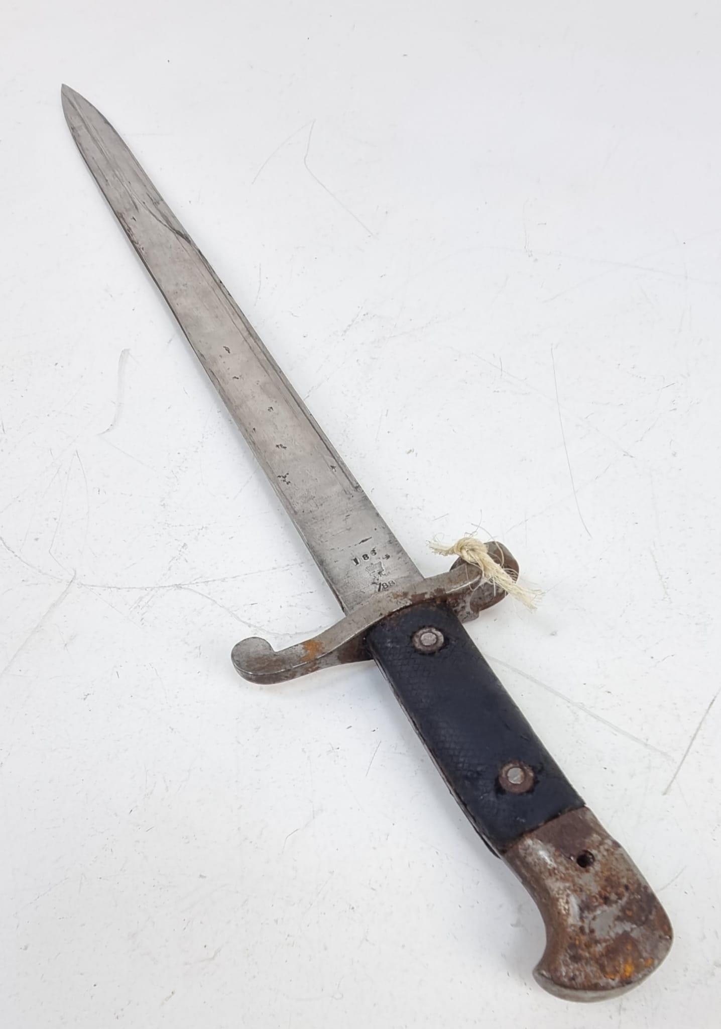 A British 1888 MKII Sword Bayonet with Scabbard. Markings on blade. In fair/good condition but - Image 3 of 6