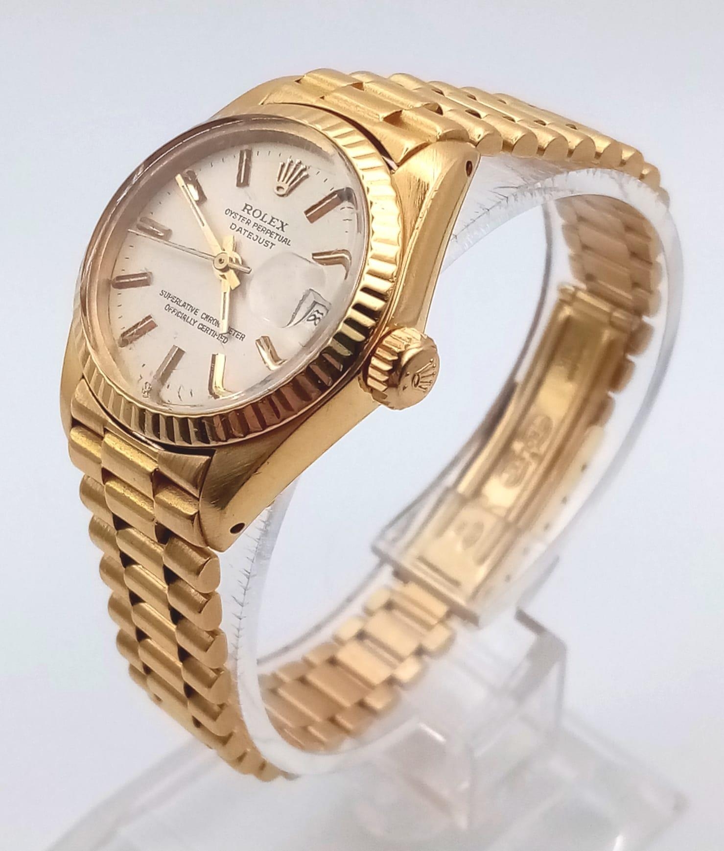 A Gold Rolex Oyster Perpetual Datejust Ladies Watch. Gold bracelet and case - 26mm. Automatic - Image 3 of 9