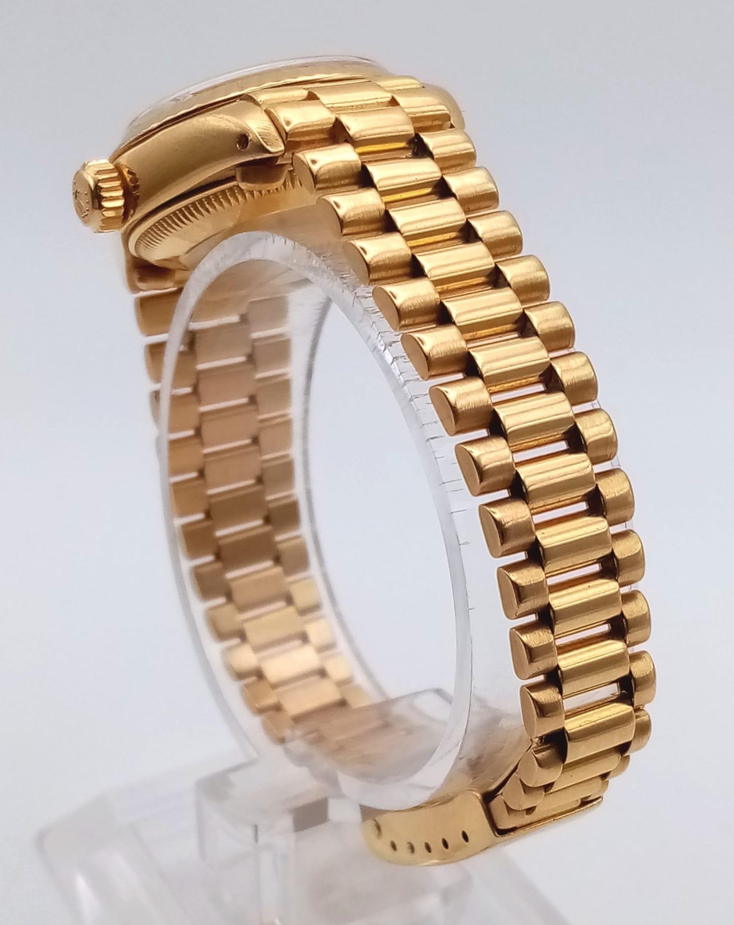 A Gold Rolex Oyster Perpetual Datejust Ladies Watch. Gold bracelet and case - 26mm. Automatic - Image 6 of 9