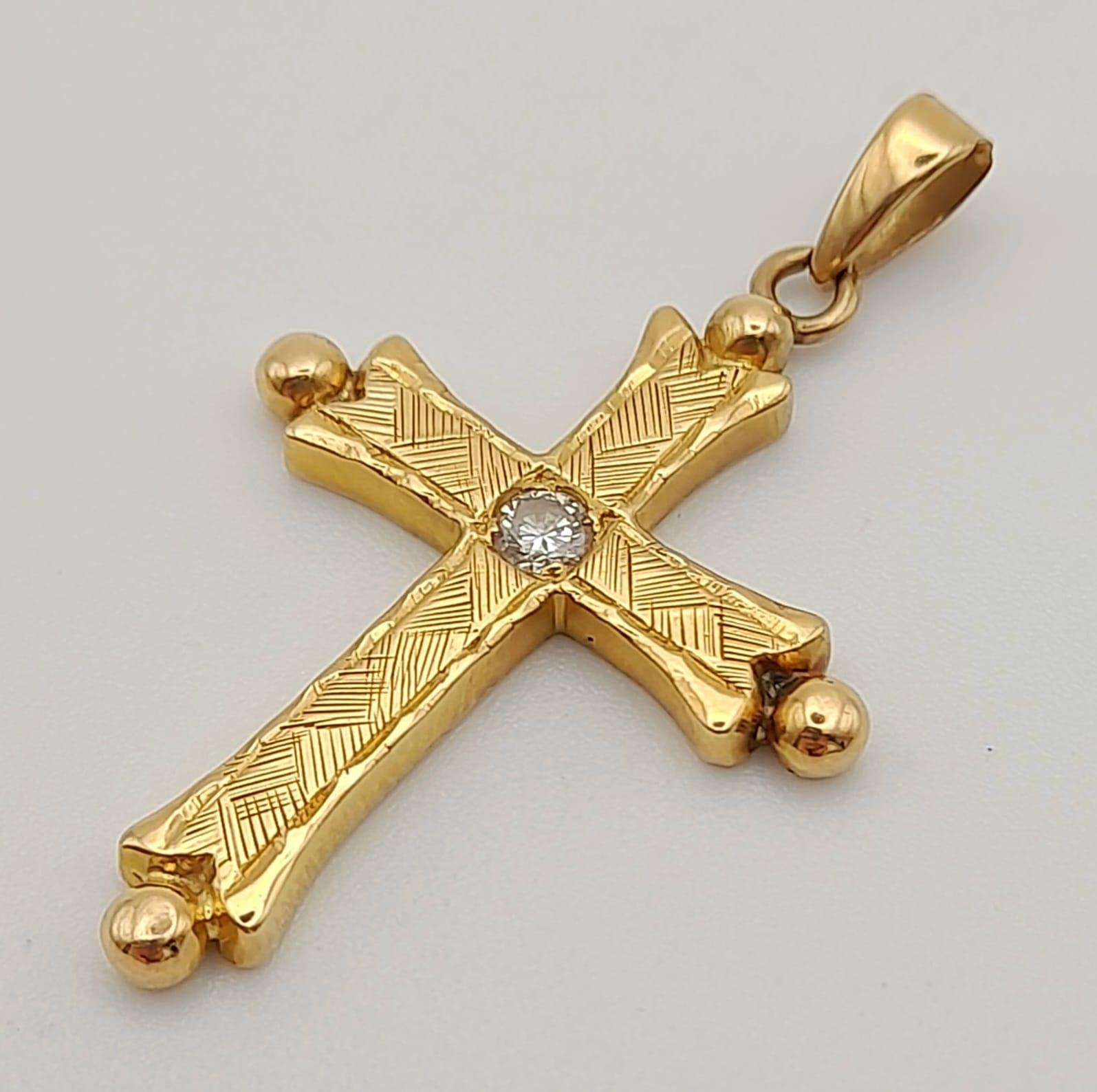 18k Yellow Gold Diamond Set Cross. 0.08ct Diamond. Weighs 5.7g