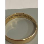 18 carat GOLD RING, CLASSIC SHAPE with clear UK hallmark. Complete with jewellers ring box. 1.98