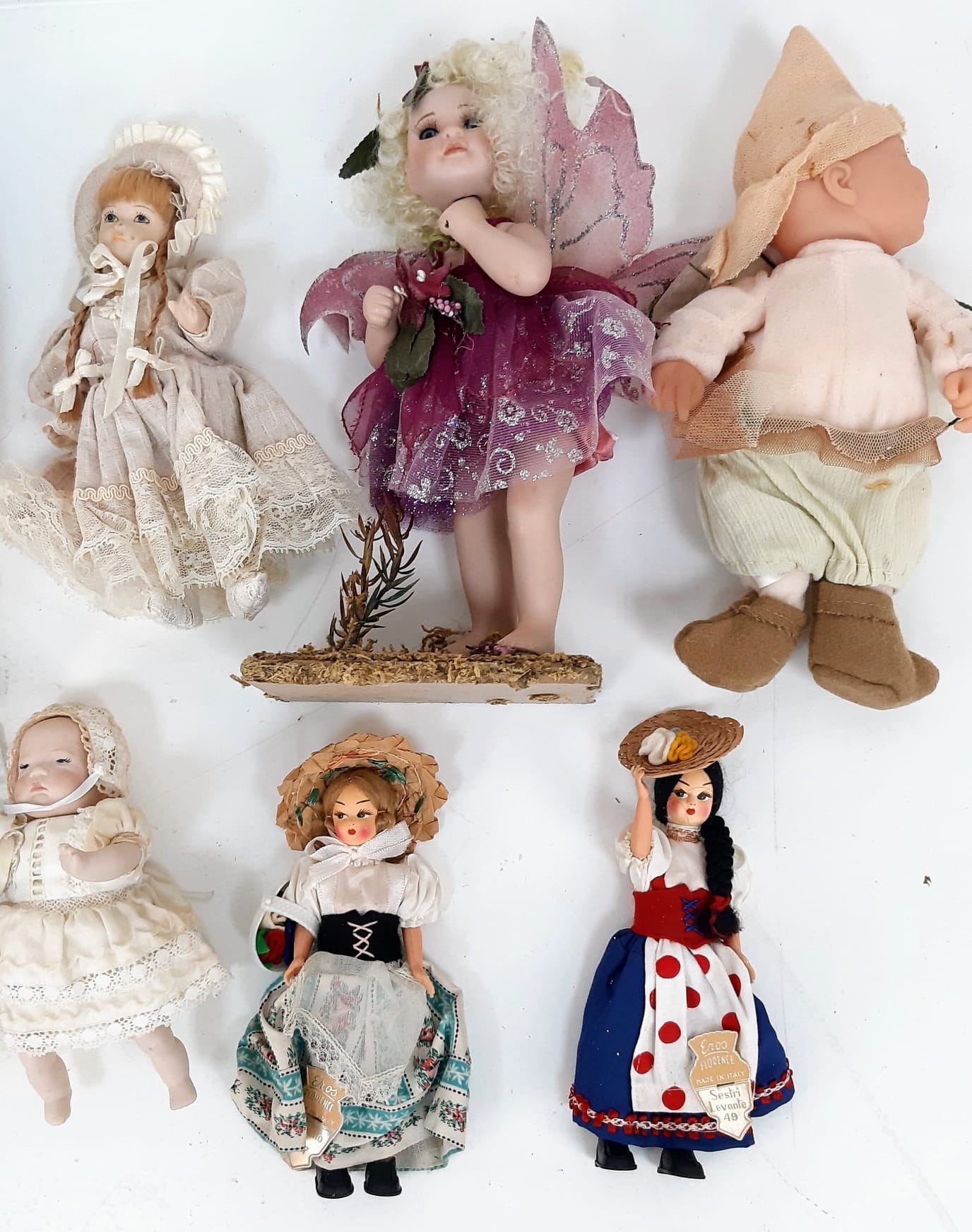 A collection of 10 varied porcelain dolls. - Image 3 of 3