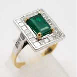 18K 2 COLOUR DIAMOND & EMERALD CLUSTER RING. 1.50CT DIAMONDS & 1.15CT EMERALD. 5.5G TOTAL WEIGHT.