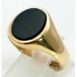 A Vintage 9K Yellow Gold Carnelian Gents Signet Ring. Size S. 7.44g total weight.
