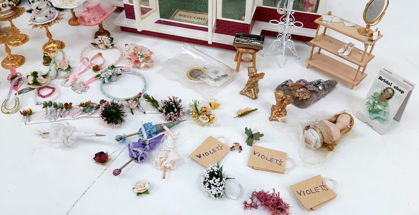 A fabulous dollhouse conservatory - Violets wedding shop! Full of accessories for the big day. - Image 4 of 5